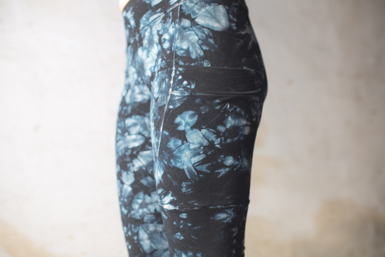 YOGA LEGGINGS - Leggings mit Tasche - Batik, Tie-Dye - dunkelblau-blau