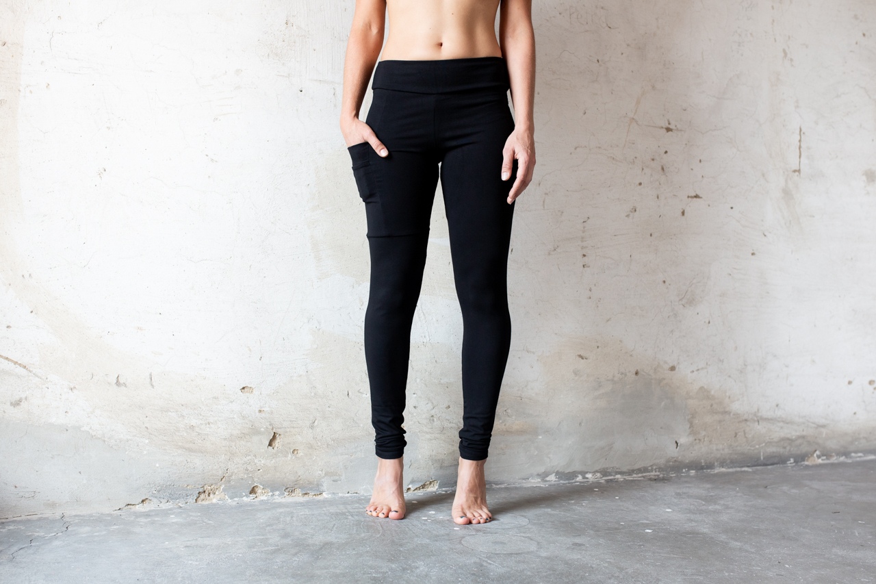 YOGA LEGGINGS - Leggings mit Tasche - einfarbig schwarz, tiefschwarz