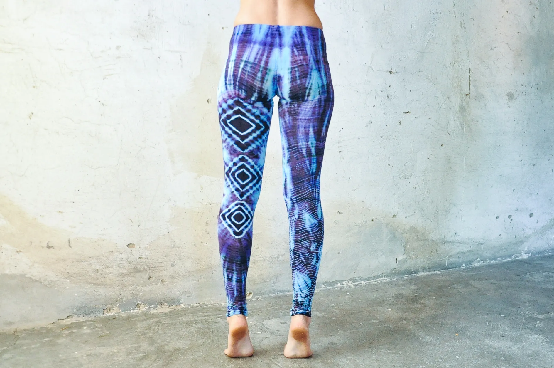 LEGGINGS with an abstract diamond Pattern - Batik, Tie-Dye - unisex - light  blue-purple