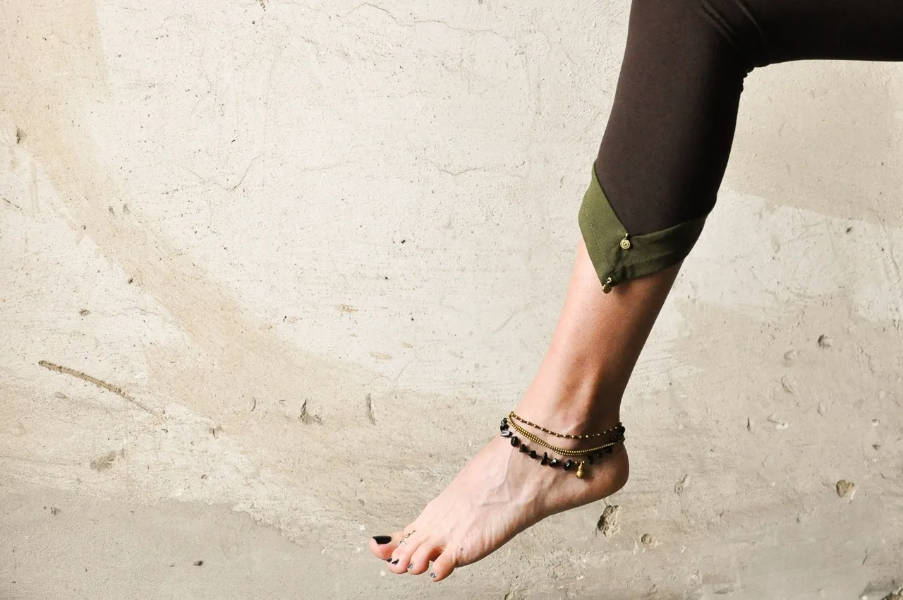 Buy online Brown Viscose Three-fourth Leggings from Capris