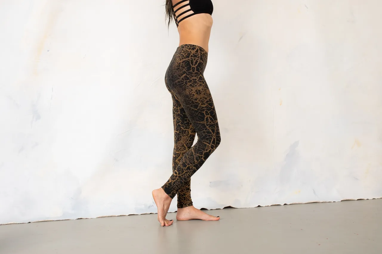 LEGGINGS with an abstract cracked Earth Pattern - unisex - camel  beige-mustard brown