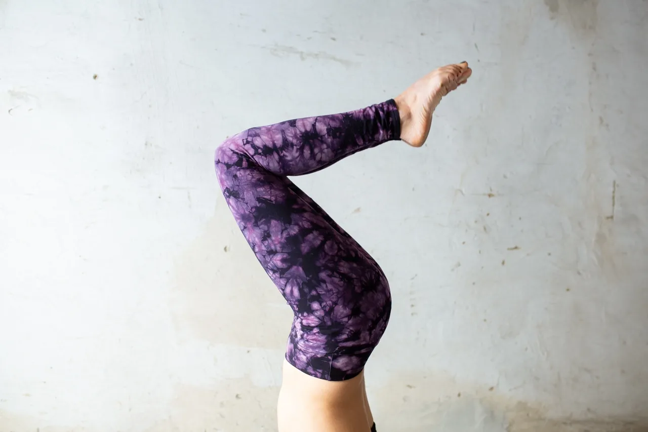 YOGA LEGGINGS - Leggings with Pocket - Batik, Tie-Dye - dark purple-pink